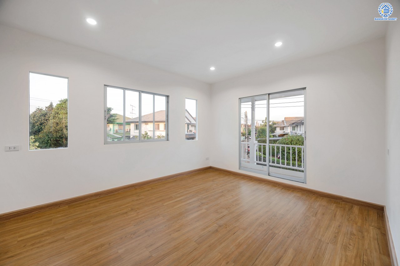 บ้านมือสองตกแต่งใหม่ โครงการ พฤกษ์ลดา พุทธสาคร หลังมุม เนื้อที่ 64 ตร.ว. ฟังก์ชัน 3 ห้องนอน 2 ห้องน้ำ 2 ที่จอดรถ สภาพแวดล้อมโครงการร่มรื่น บนทำเลเดินทางสะดวก ติดถนนพุทธสาคร เชื่อมต่อถนนเพชรเกษม ถนนพุทธมณฑลสาย4 ถนนบรมราชชนนี ใกล้รถไฟฟ้าสายสีน้ำเงิน "สถานีหลักสอง"